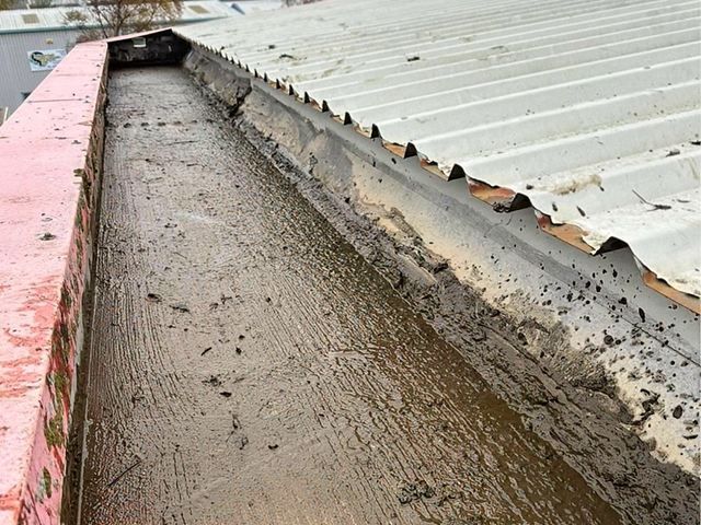 gutter-cleaning-2-kireth-ai