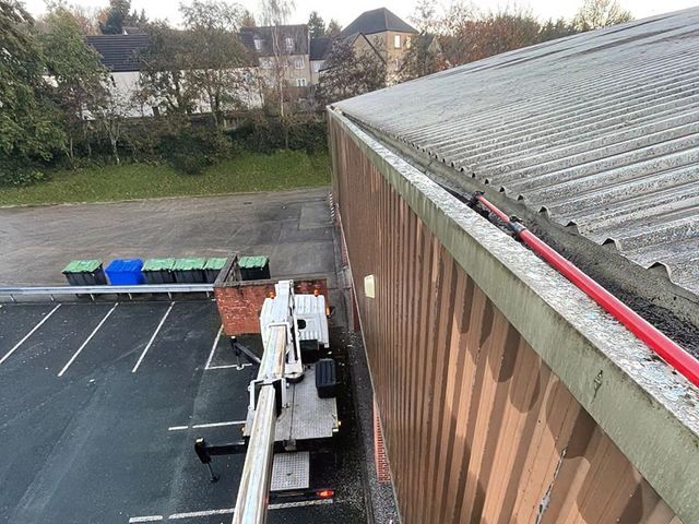 gutter-cleaning-10-kireth-ai